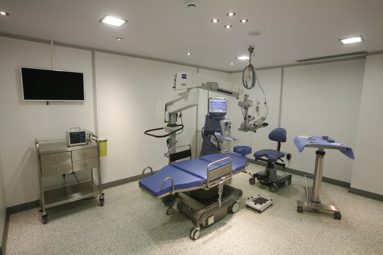 Άποψη από αίθουσα χειρουργείου καταρράκτη